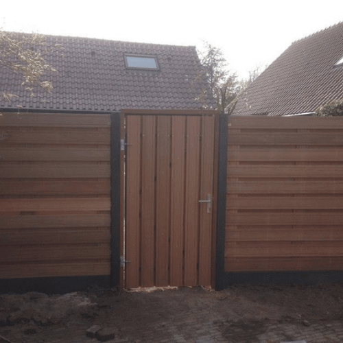 houten schutting met poort